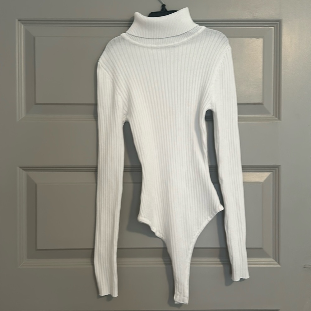 Fashion Nova white bodysuit super cute perfect condition never worn